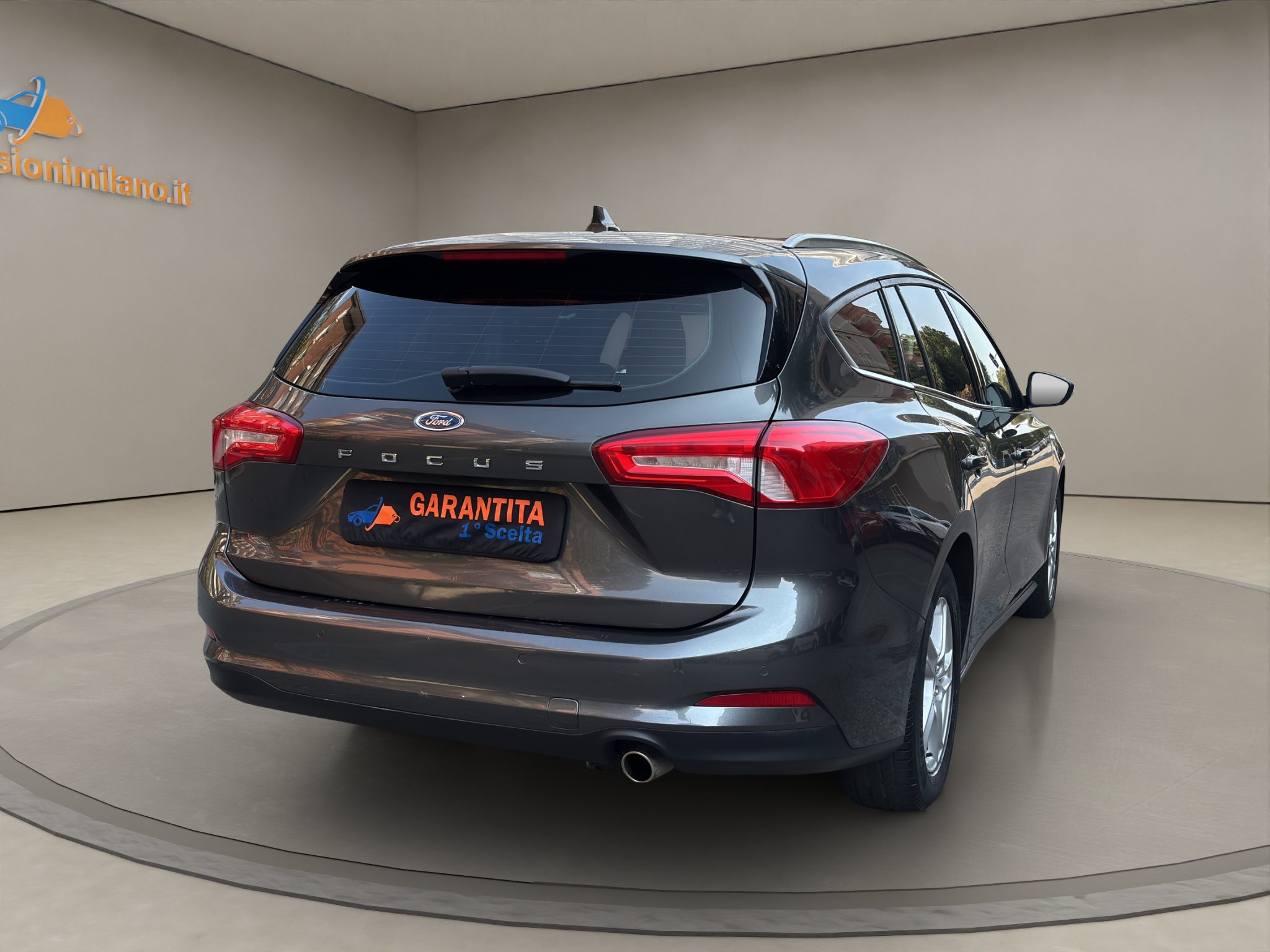 FORDFOCUSSWBENZ_05_converted